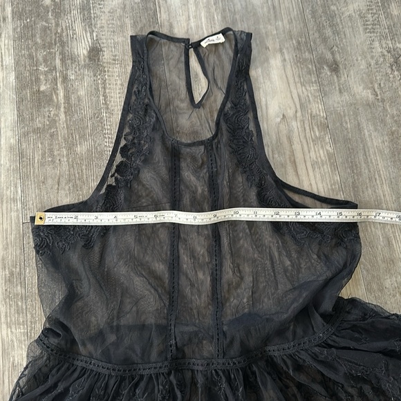 HOLLISTER SHEER MESH EMBROIDERED PEPLUM TANK - Picture 3 of 11